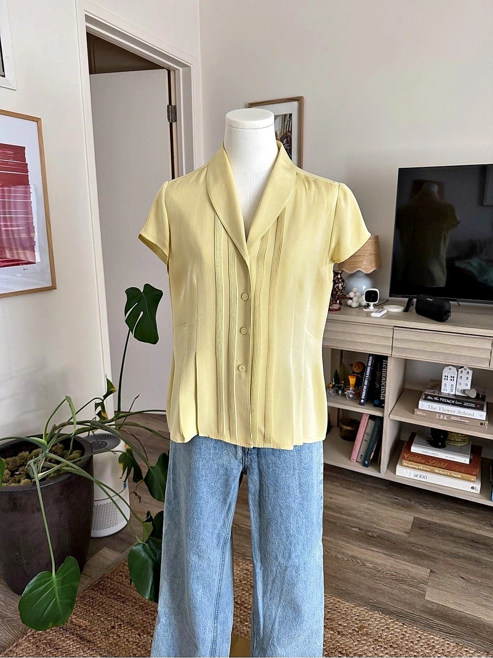 Jones New York Platinum Pleated Blouse in Yellow Size 6 Like New